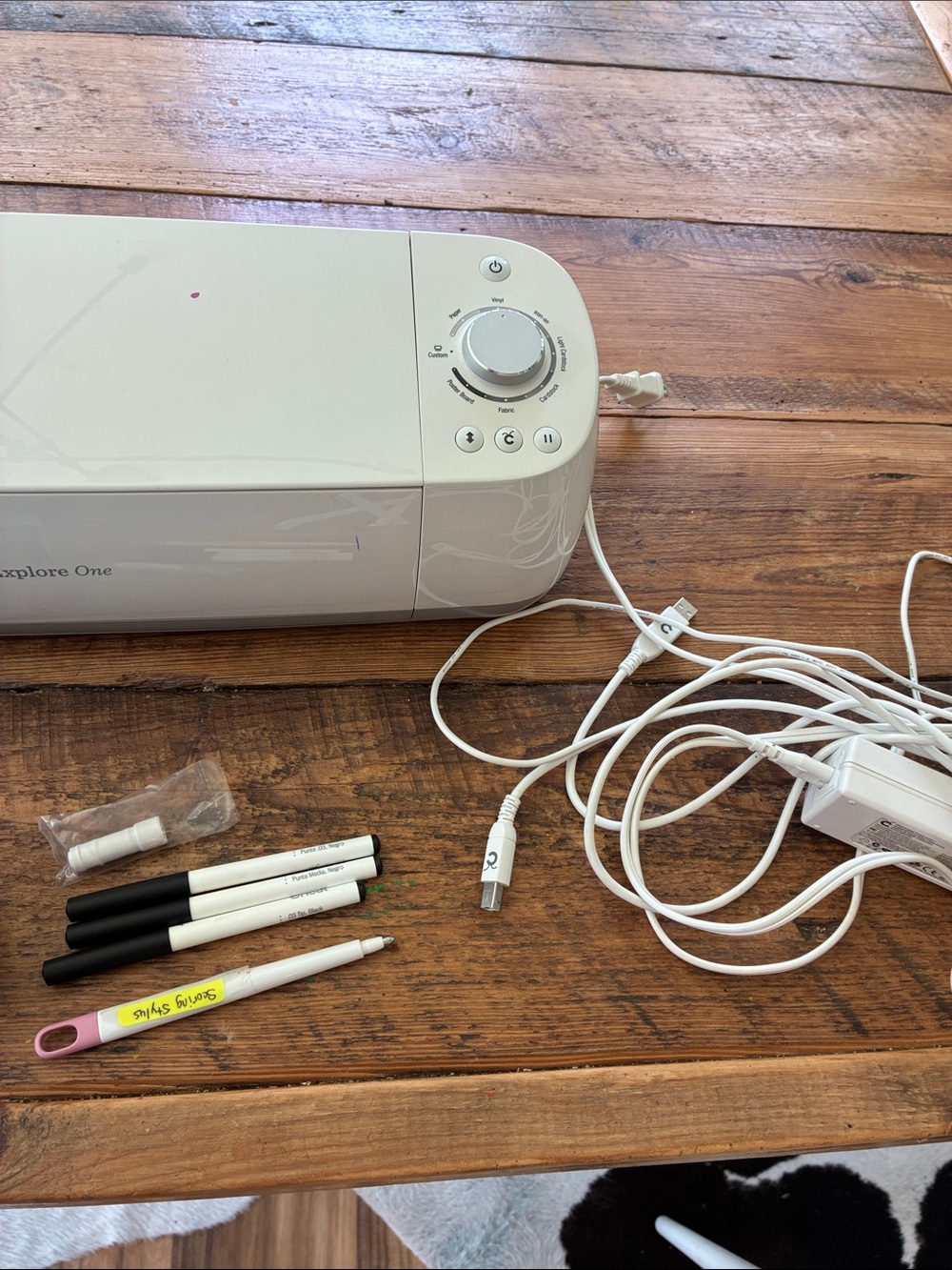 Cricut Explore One Cutting Machine in White with Roll of Black Vinyl EUC - Picture 4 of 5